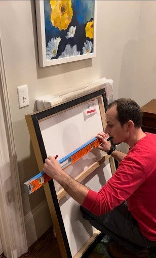 Art and decor hanging service